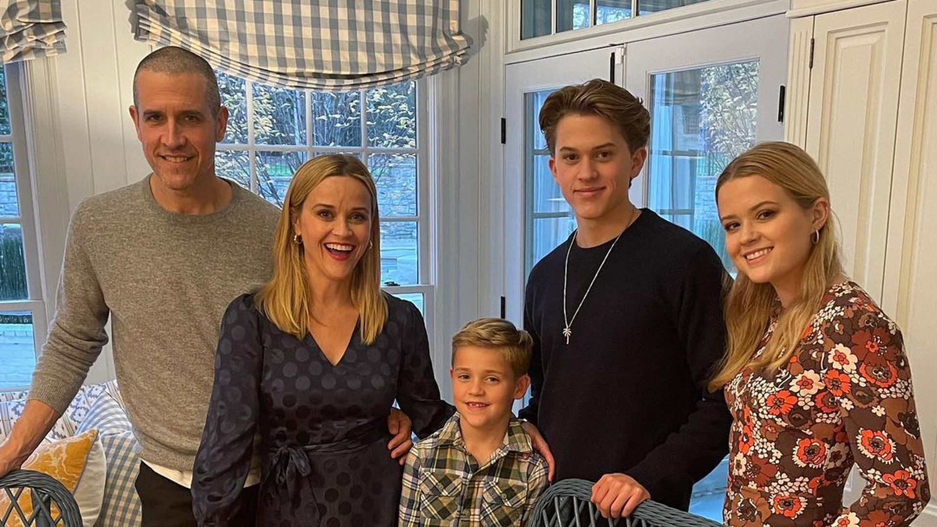 So harmonisch feiert Reese Witherspoons Familie Thanksgiving