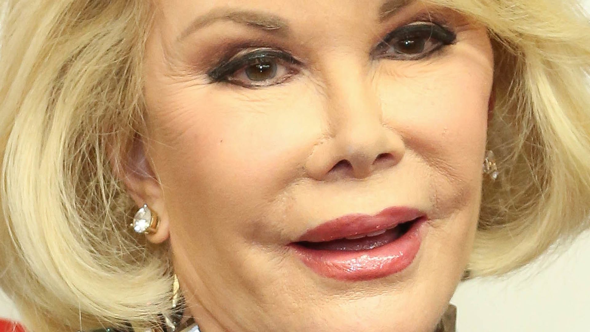 Aufgedeckt! Joan Rivers nicht angemessen behandelt Promiflash.de