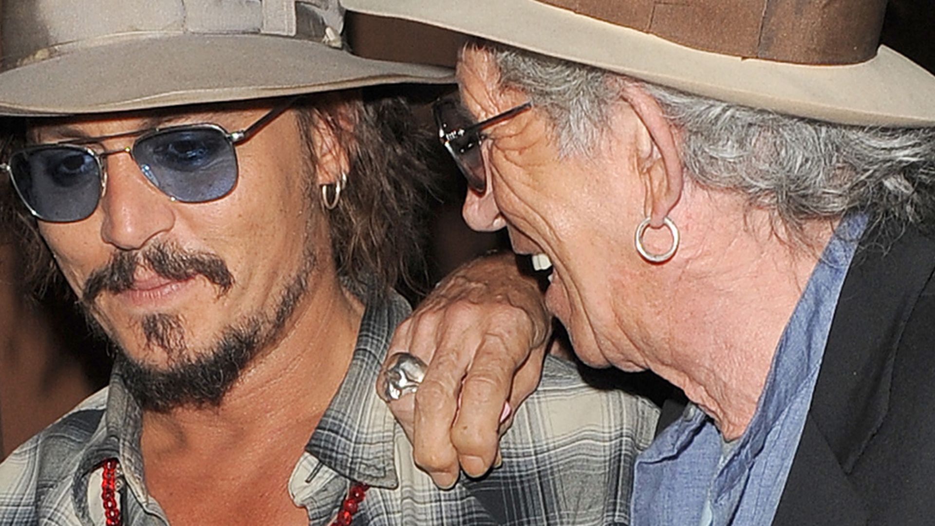 Johnny Depp malt Keith Richards Promiflash.de