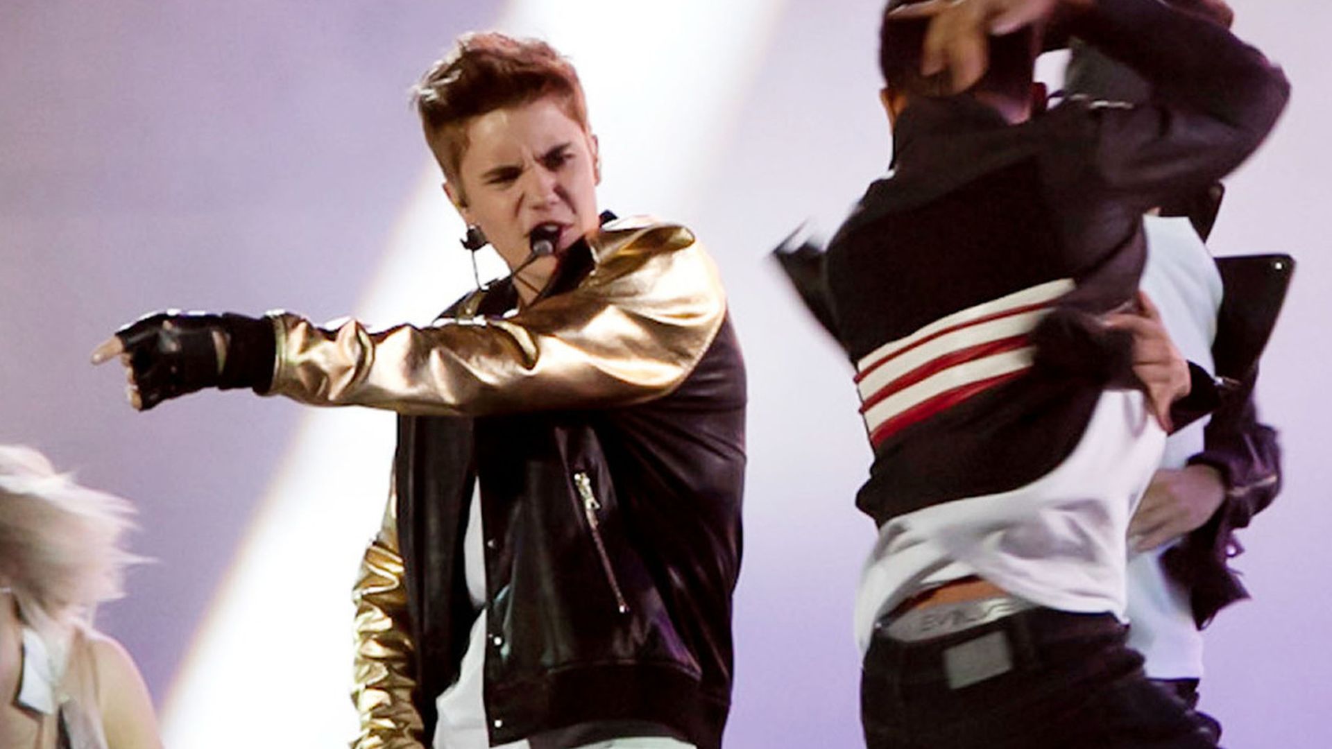 Grapsch! Justin Bieber fasst sich an den Schritt | Promiflash.de