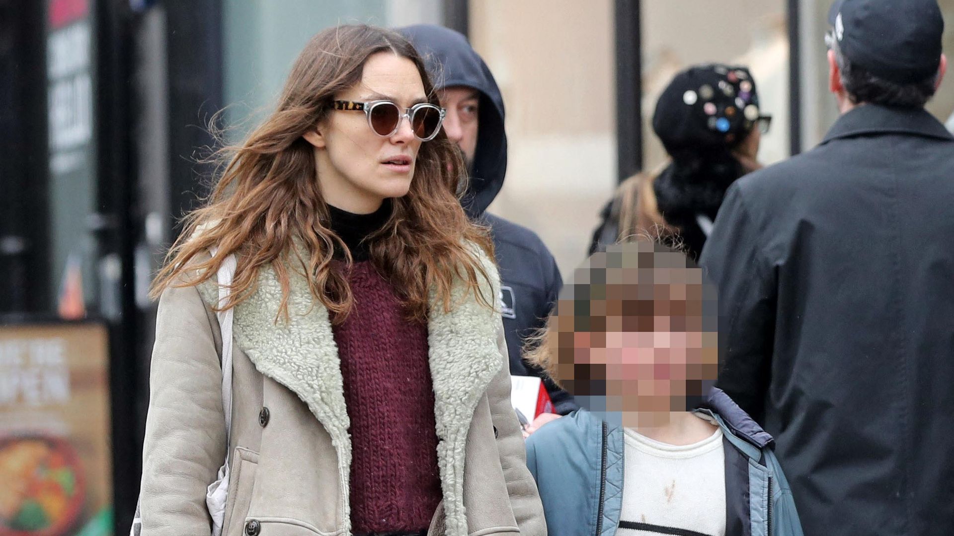 Seltene Fotos Keira Knightley mit Tochter Edie unterwegs!