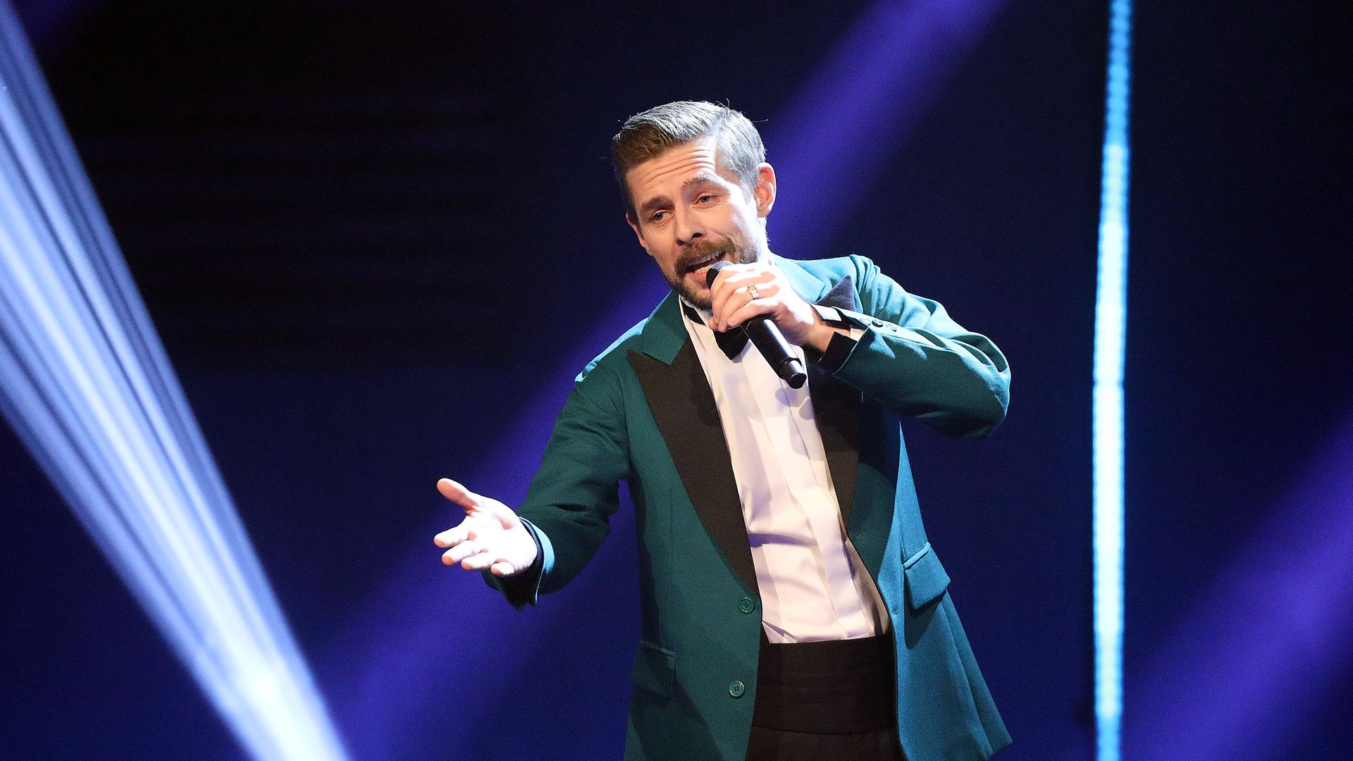 What!? Klaas sieht plötzlich aus wie Matthias Reim! Promiflash.de