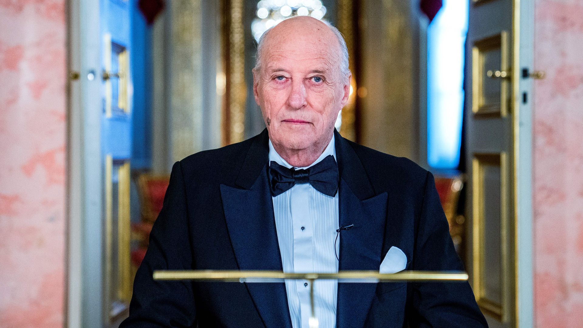 Sorge um König Harald von Norwegen: Er muss operiert werden | Promiflash.de