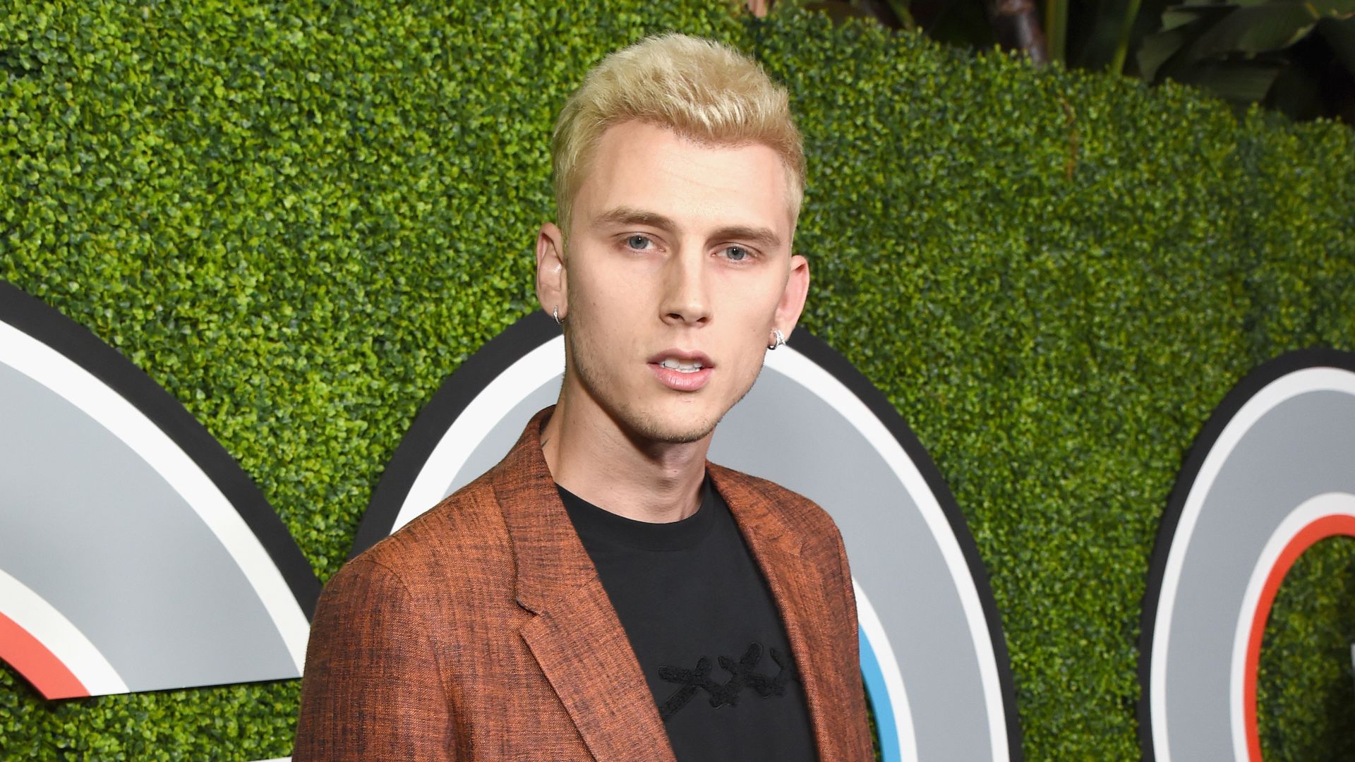 Rapper Machine Gun Kelly LiveSex auf der Bühne Promiflash.de Rapper Machine Gun Kelly LiveSex auf der Bühne Promiflash.de