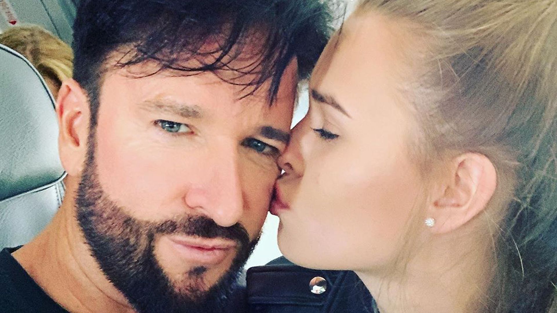 Zum Geburtstag: Laura singt Michael Wendler ein Ständchen | Promiflash.de