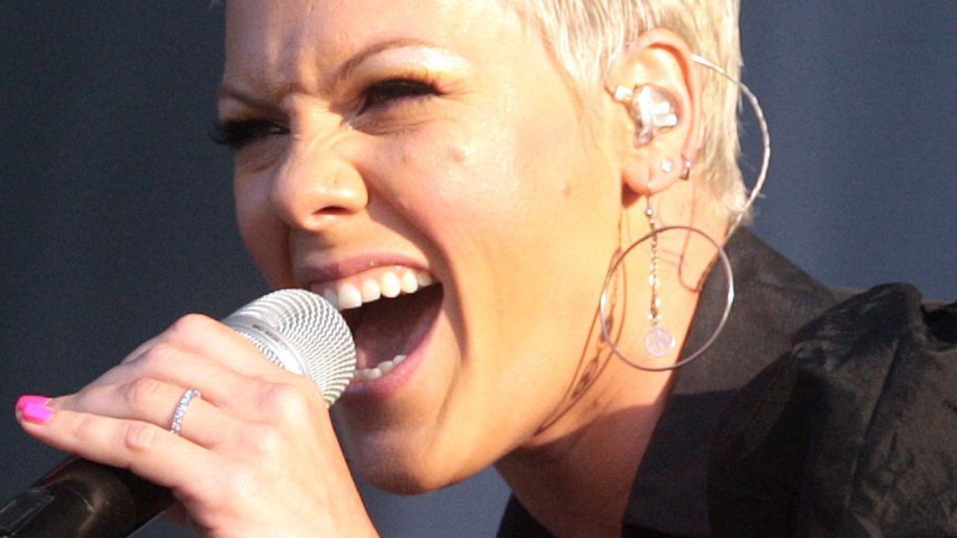 Pink is back mit neuer single und neuem album promiflash de