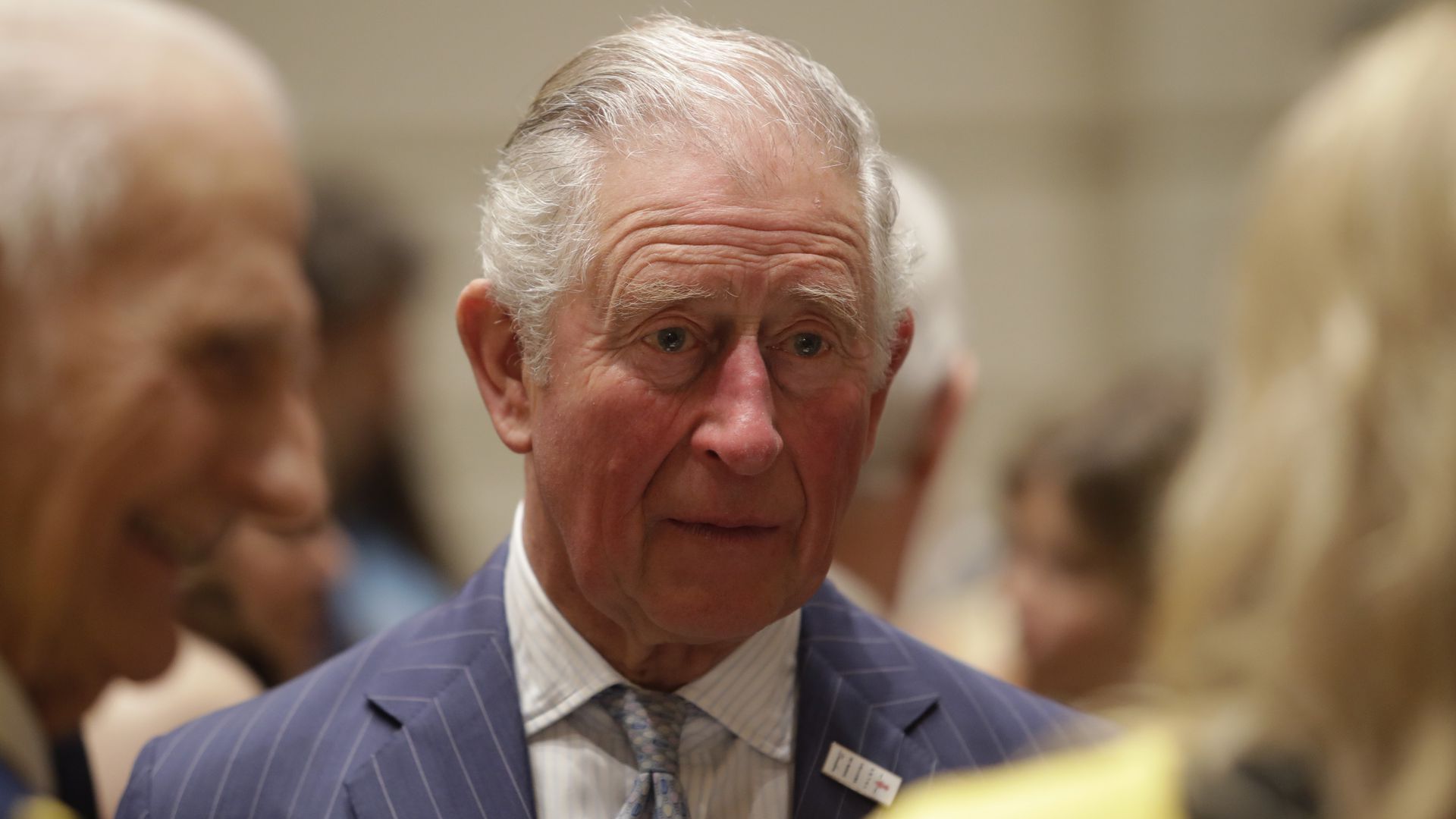 Charles will nicht ins InterviewDrama hineingezogen werden!