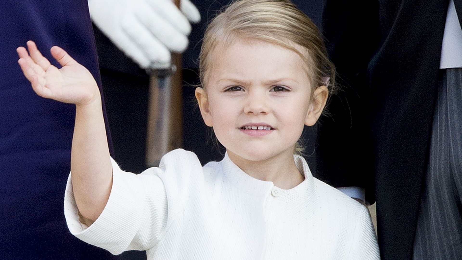 Mit 4 Jahren: Prinzessin Estelle zählt schon auf Englisch | Promiflash.de