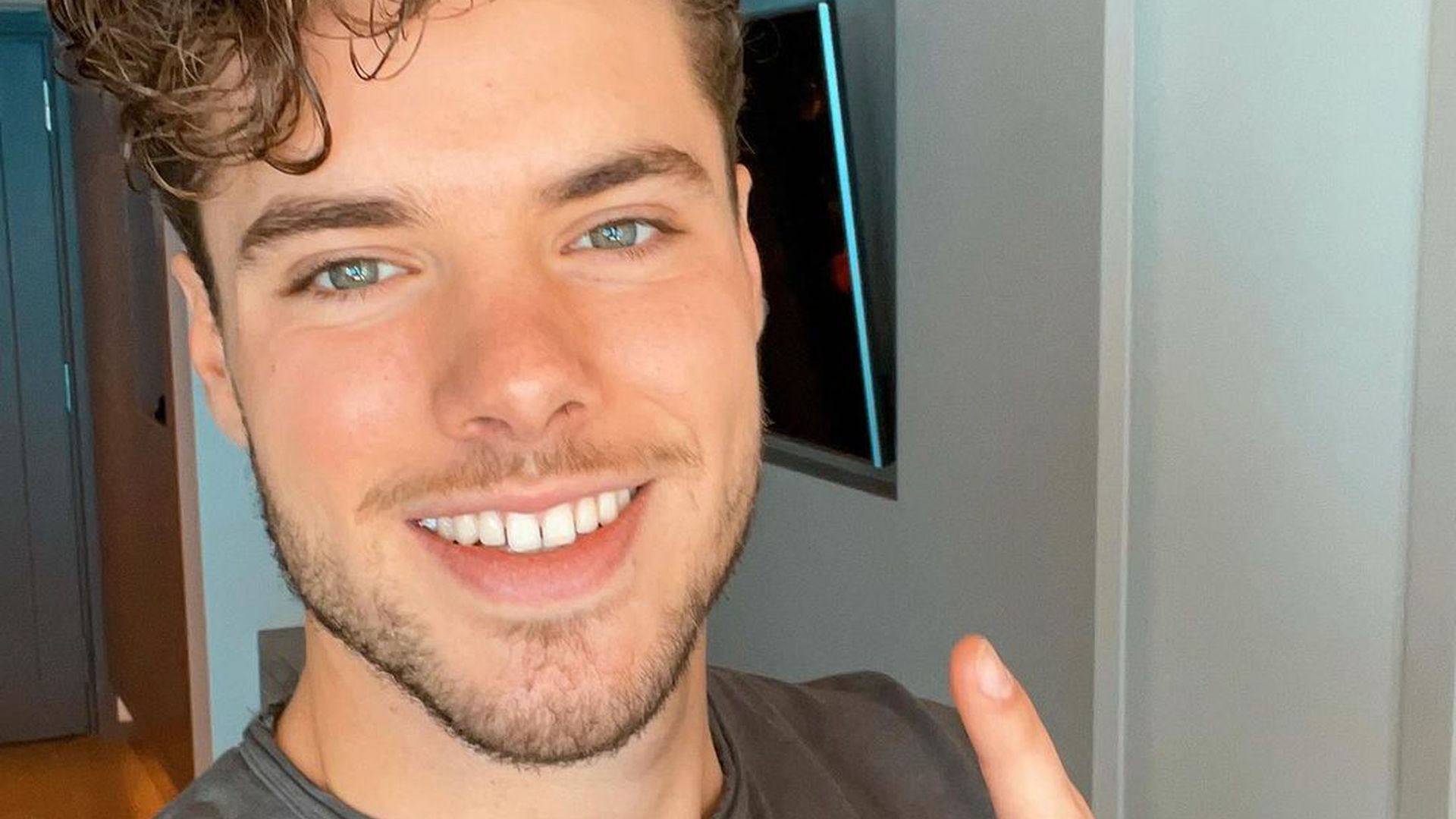 Feiern mit Konkurrenten: So war es für Bachelorette-Raphael