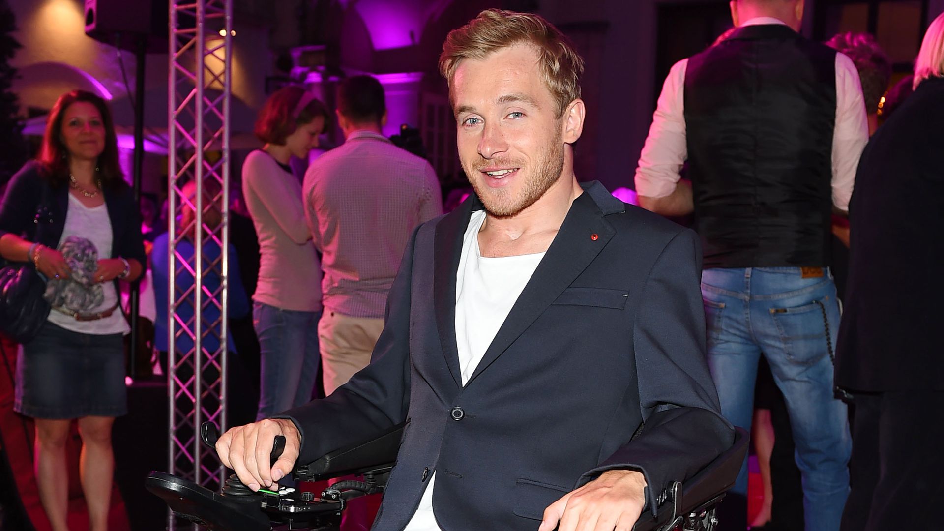 Samuel Koch Auf dem Oktoberfest aus Rollstuhl geschubst! Promiflash.de