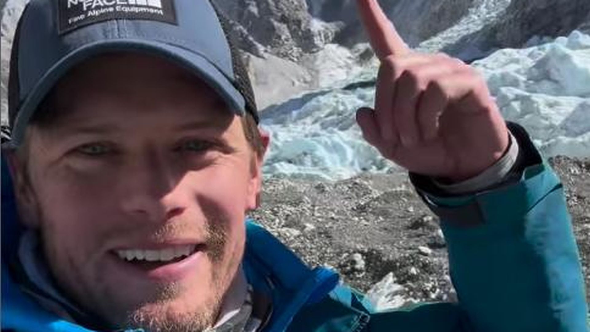 -Outlander-Star-Sam-Heughan-erklimmt-den-Mount-Everest