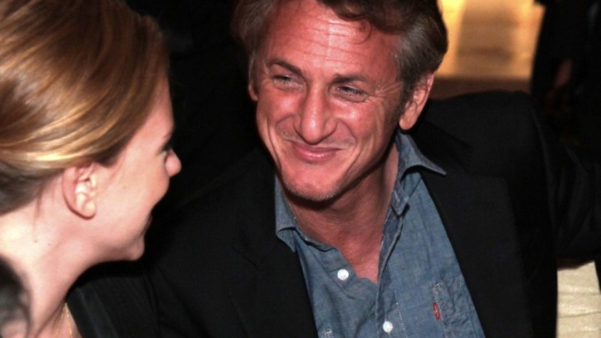 Sean Penn & Scarlett Johansson Verliebte Blicke Promiflash.de