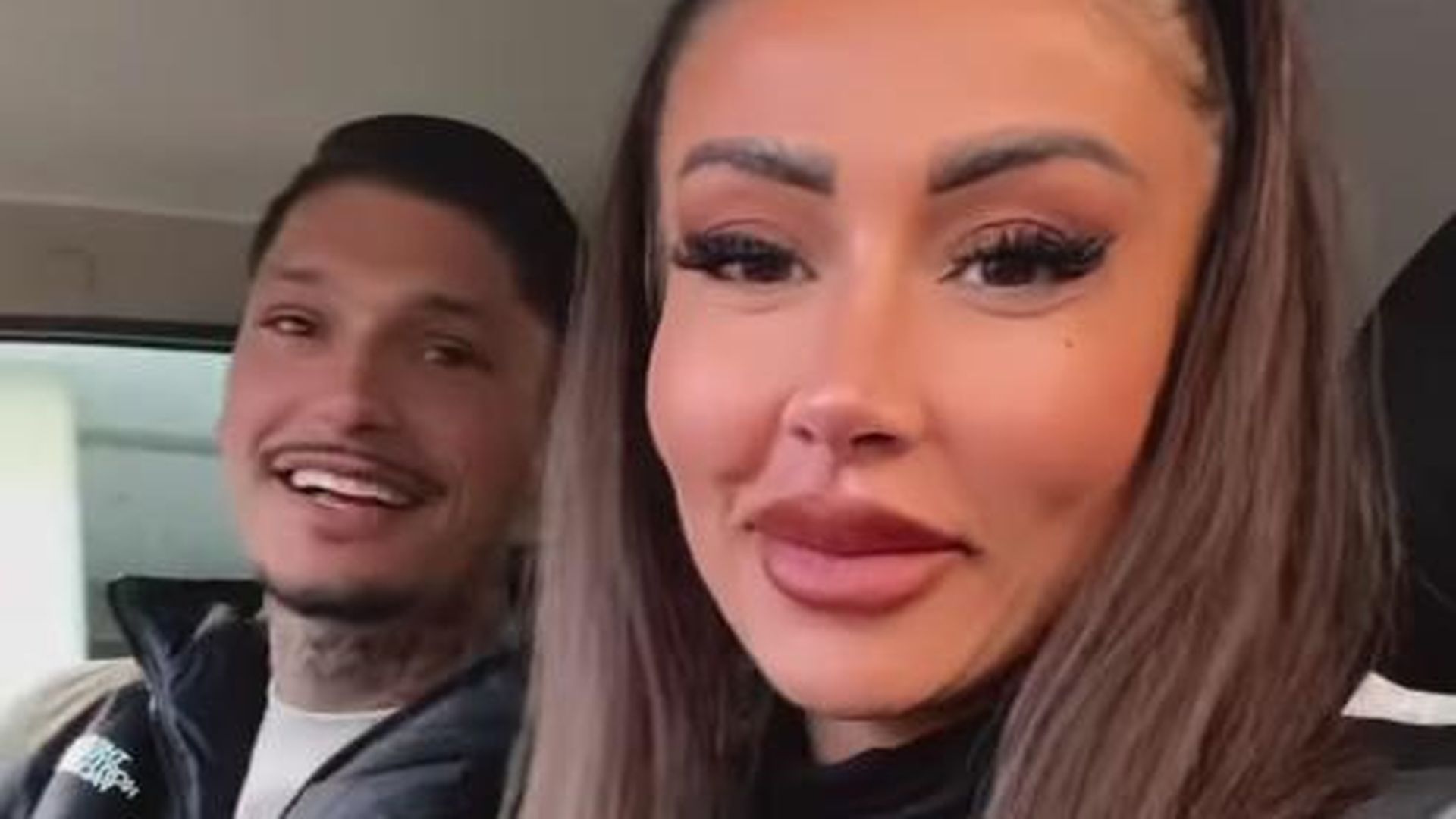Turtelnd erwischt Daten sich Yasin und Christina Dimitriou?