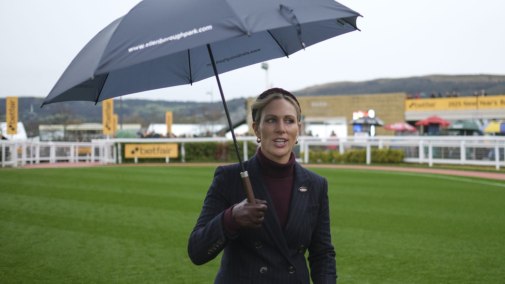 Zara-Tindall-entgeht-haarscharf-schwerem-Unfall-mit-Pferd