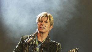 Netflix' "Lovesick"-Star Johnny Flynn verkörpert David Bowie
