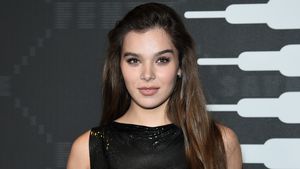 Wegen Marvel Rolle Hailee Steinfeld Fuhlt Sich Geehrt Promiflash De