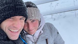 Selten: Thomas Müller teilt Pärchen-Pic von sich und Ehefrau