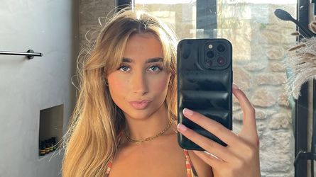 OnlyFans-Star Lily Phillips erwartet ihren ersten Nachwuchs