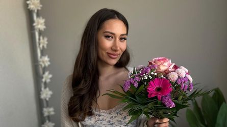 Ganz spontan: Samira Klampfls Hochzeitskleid kostet 35 Euro!