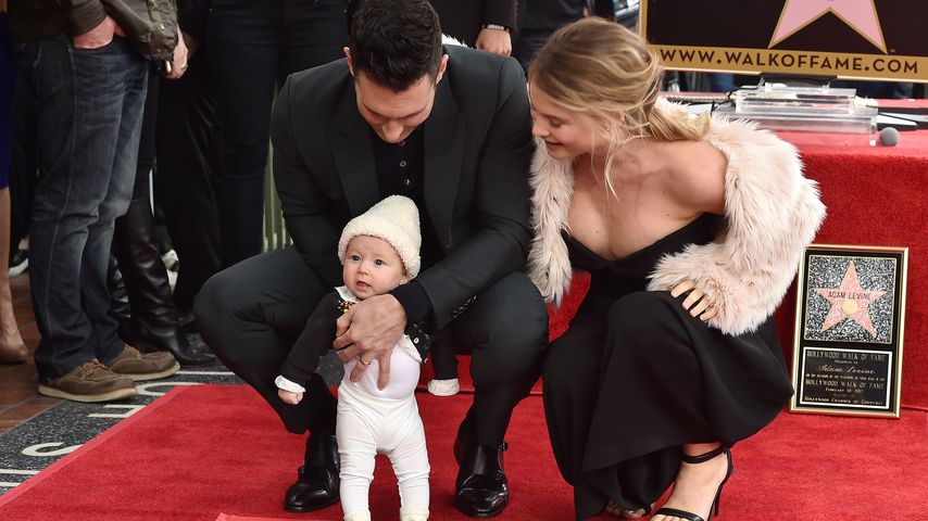 Adam Levine, Dusty und Behati Prinsloo auf dem Walk of Fame