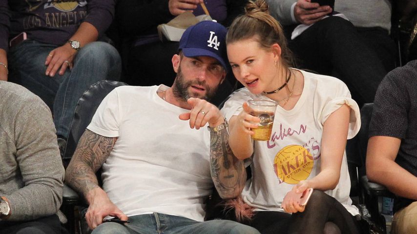 Adam Levine und Behati Prinsloo beim Lakers Spiel in L.A.