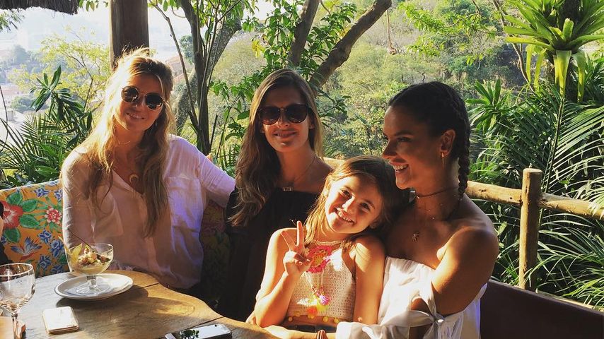 Alessandra Ambrosio mit Freunden und Tochter Anja bei einem Lunch in Rio de Janeiro