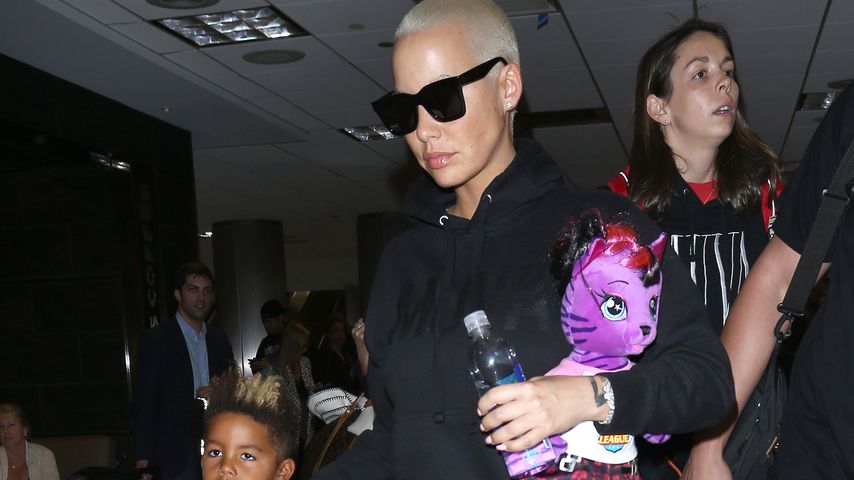 Amber Rose mit ihrem Sohn am Flughafen in LA