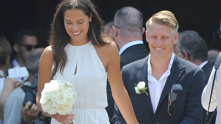 Ana und Bastian Schweinsteiger nach ihrer standesamtlichen Eheschließung