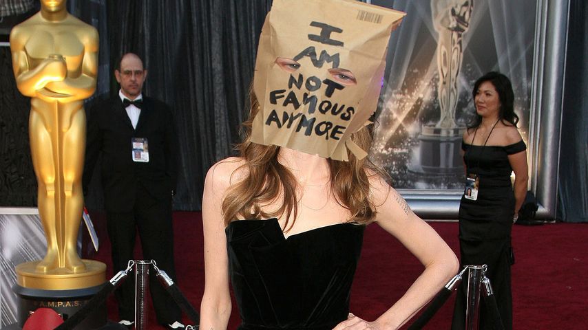 Das Netz macht sich über das Angelina-Bein von 2012 lustig