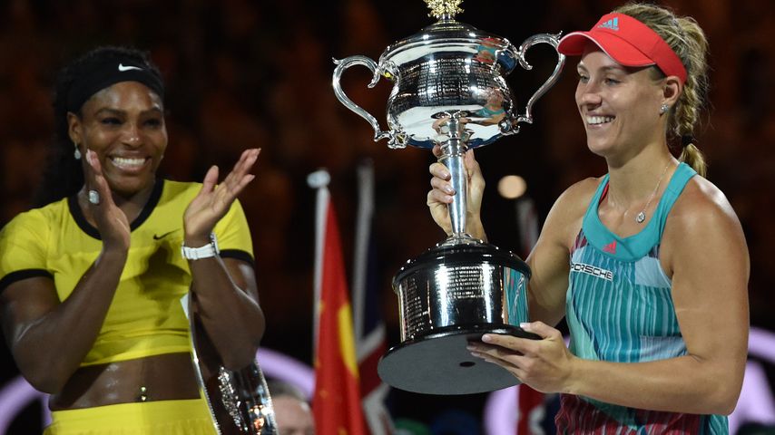 Serena Williams und Angelique Kerber bei der Siegerehrung der Australian Open 2016