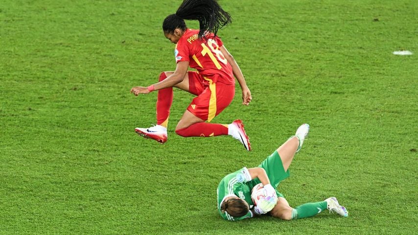 Ann-Katrin Berger beim EM-Halbfinale gegen Spanien, Juli 2025