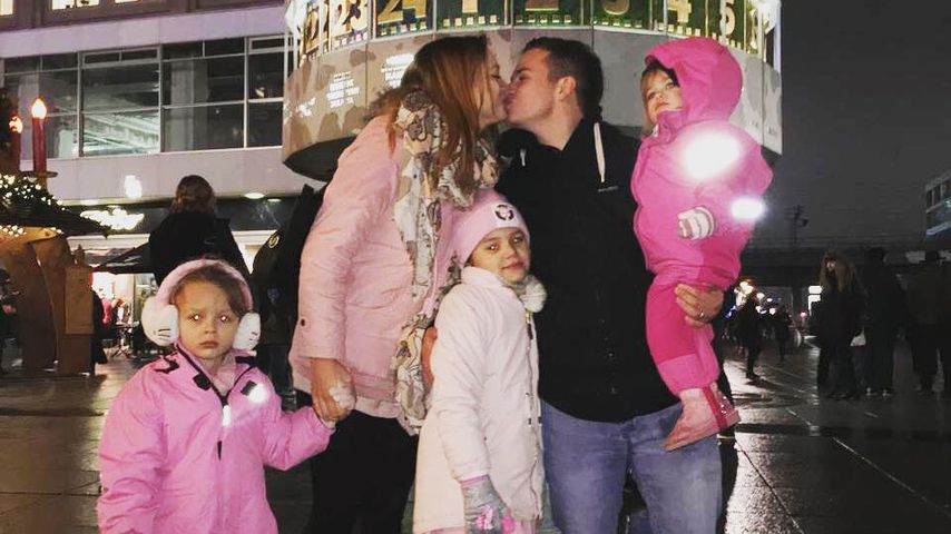 Henning Merten mit ihren Kindern Miley, Lea und Juna