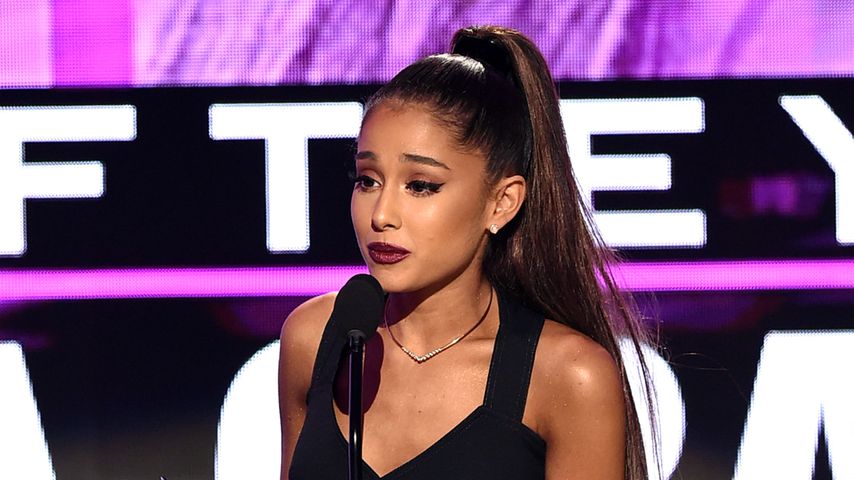 Ariana Grande bei den 2016 American Music Awards