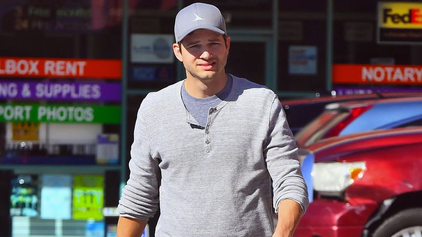 Ashton Kutcher vor einem Supermarkt in Los Angeles