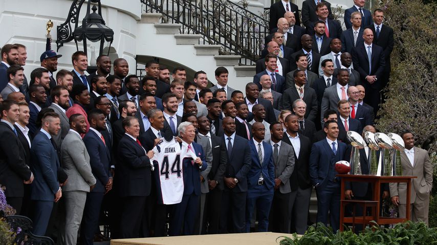 Barack Obama mit den New England Patriots vor dem Weißen Haus 2015