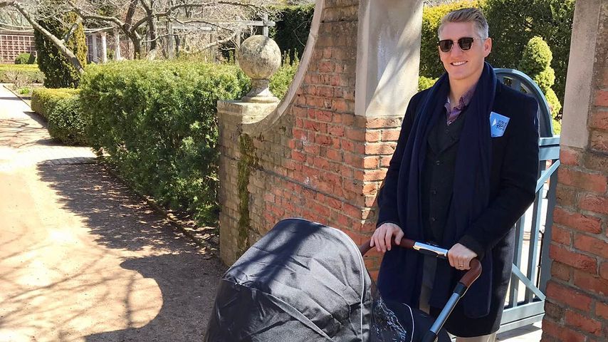 Bastian Schweinsteiger: Süßer Spaziergang mit seinem Sohn!