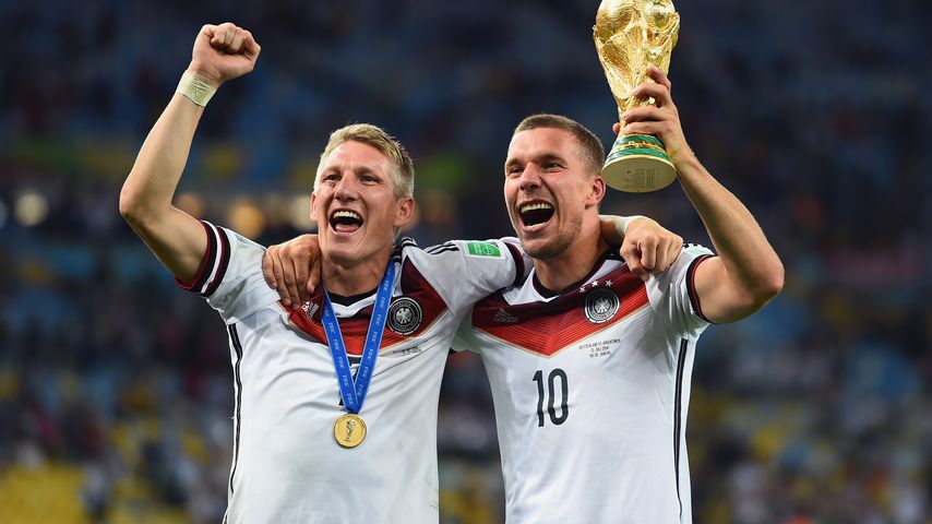 Bastian Schweinsteiger und Lukas Podolski nach dem WM-Sieg 2014