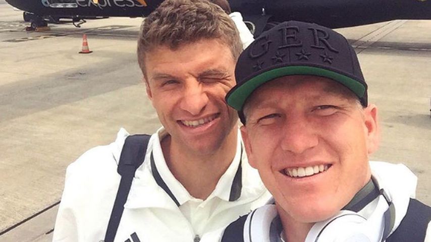Bastian Schweinsteiger und Thomas Müller vor dem ersten EM-Spiel in Lille