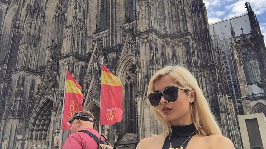 Sängerin Bebe Rexha am Kölner Dom