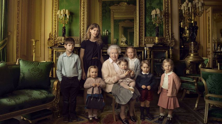 Queen Elizabeth II. mit ihren Enkelkindern