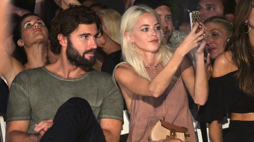 Brody Jenner und Kaitlyn Carter bei einer Modenschau in Miami Beach, Florida