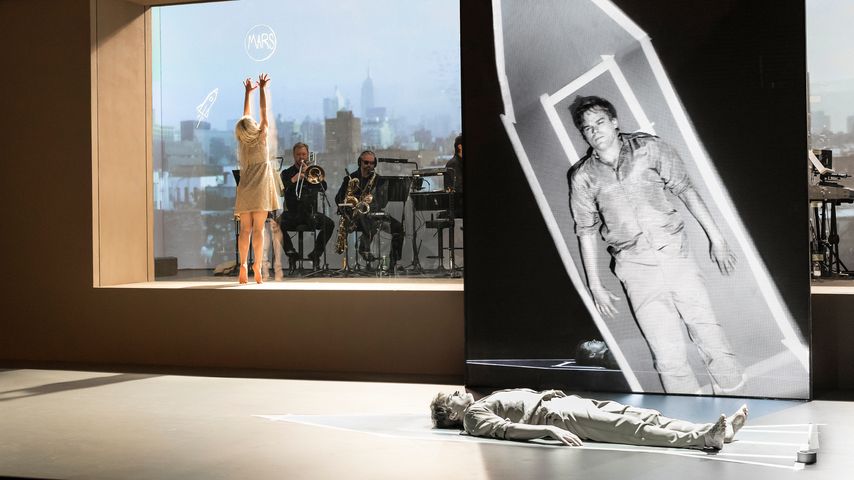 Michael C. Hall auf der Bühne des David Bowie Musicals "Lazarus" in London