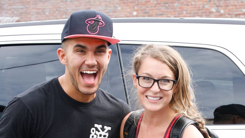 Carlos Pena und Alexa Vega vor einem Tanzstudio in Hollywood