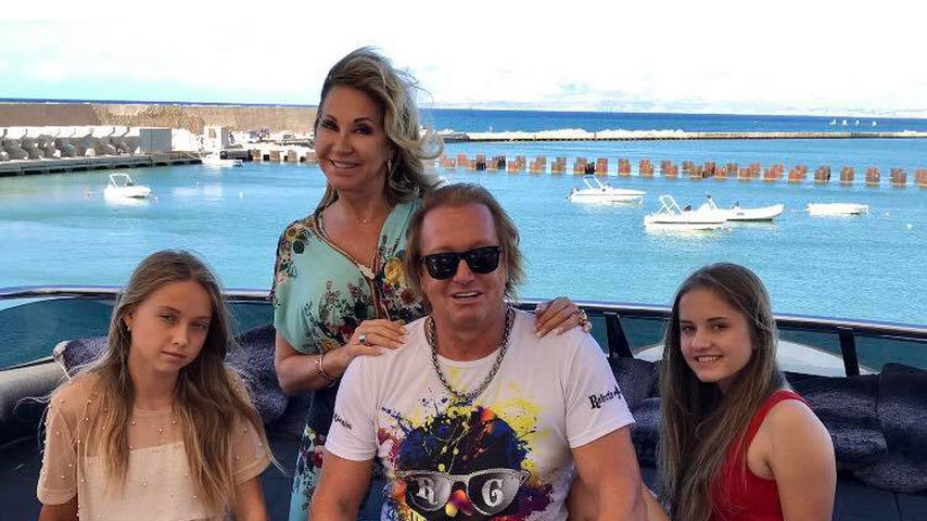 Carmen und Robert Geiss, zusammen mit ihren Töchtern Davina und Shania