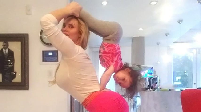 Wahnsinn! Popo-Coco & Tochter Chanel mit krassen Yoga-Moves!
