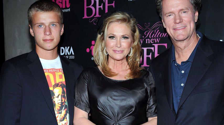Conrad Hilton 2008 mit seinen Eltern Kathy und Richard