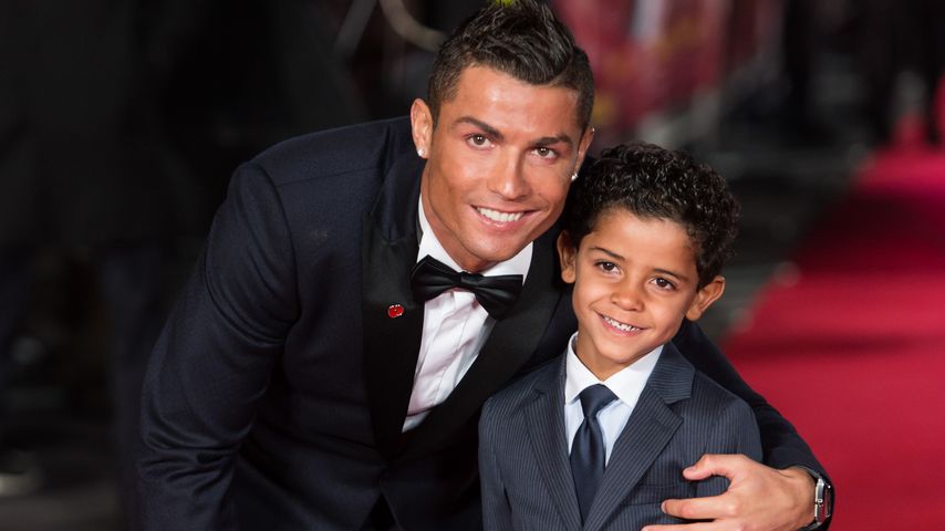 Cristiano Ronaldo mit seinem Sohn Cristiano Ronaldo Jr. bei der Premiere des Films "Ronaldo"