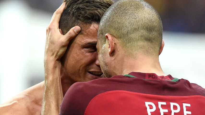 Cristiano Ronaldo und Pepe beim EM-Finale Portugal gegen Frankreich bei der Fussball-EM