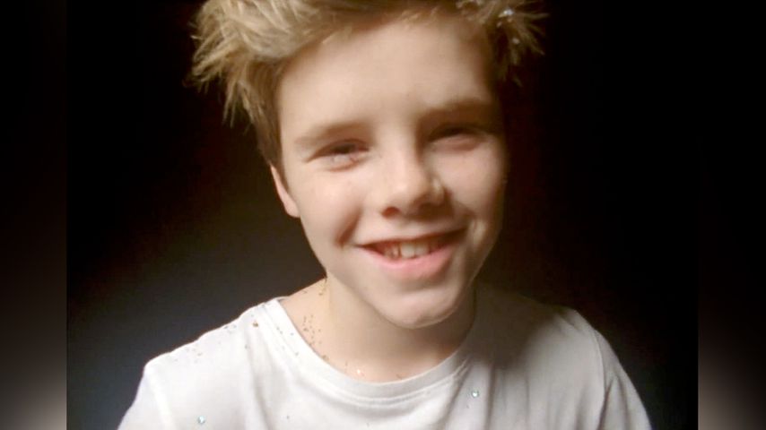 Cruz Beckham verzückt mit seiner Familie im 1. Musikclip!