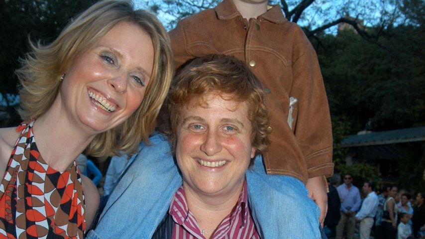 Cynthia Nixon mit ihren Kindern Charles und Samantha und Frau Christine im Jahr 2006